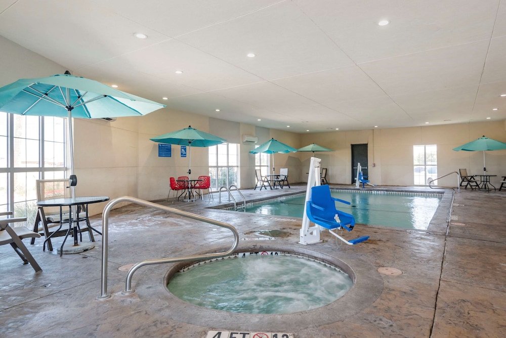 Comfort Suites Lubbock TX 33/43