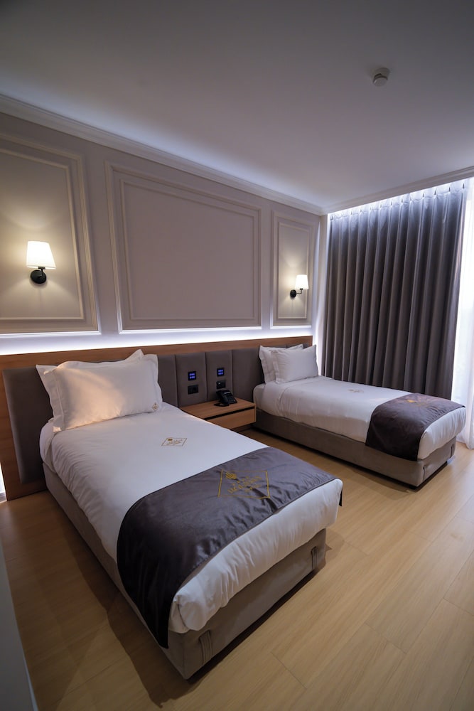 Airport Holiday Hotel 23/50