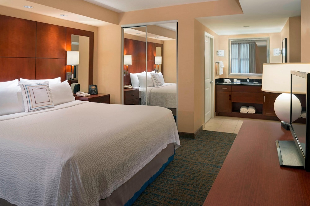 Room at Residence Inn by Marriott Toronto Downtown/Entertainment District, TORONTO