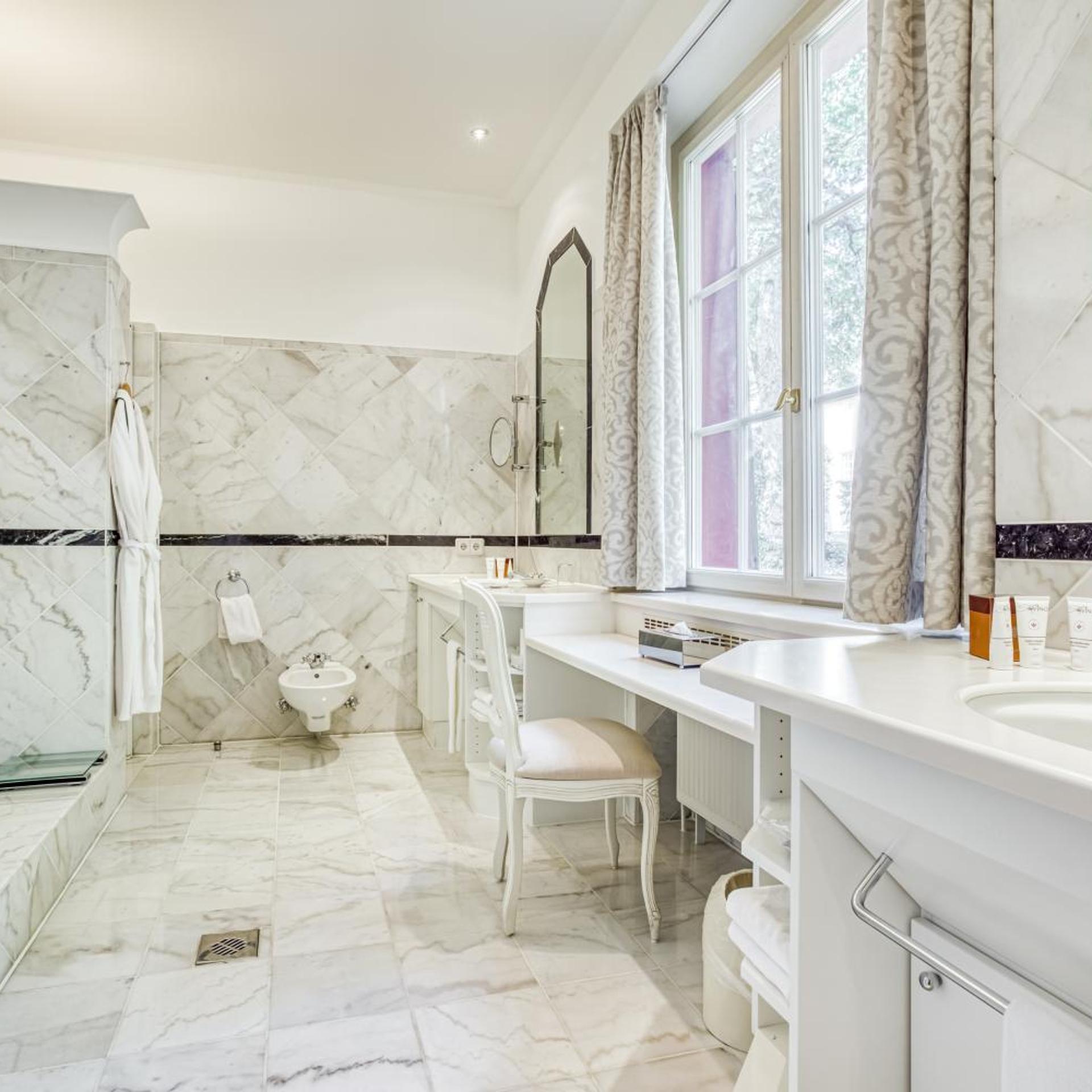Tower, Deluxe, Suite, King Bed، WALD AND SCHLOSSHOTEL FRIEDRICHSRUHE 2/4