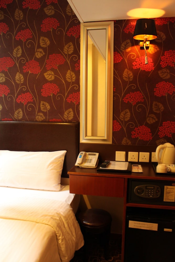 Lander Hotel Prince Edward 15/32