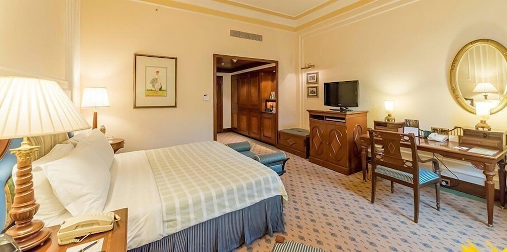 THE OBEROI GRAND 13/81