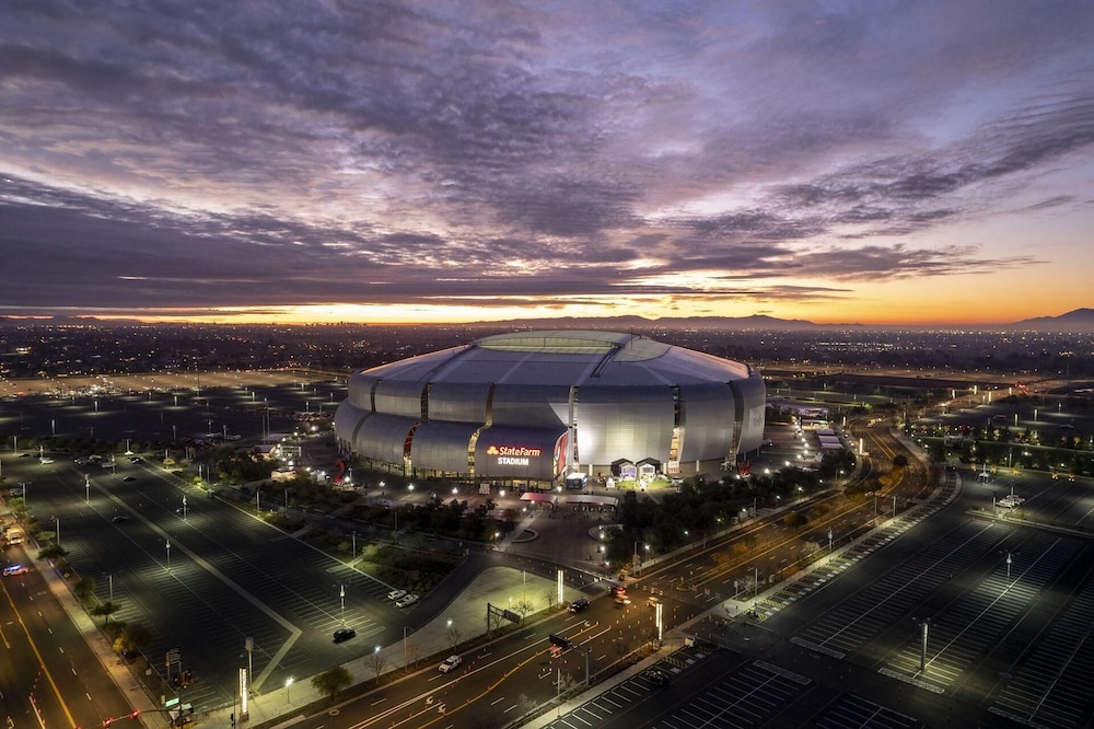 Everhome Suites Glendale Sports & Entertainment District 40/47
