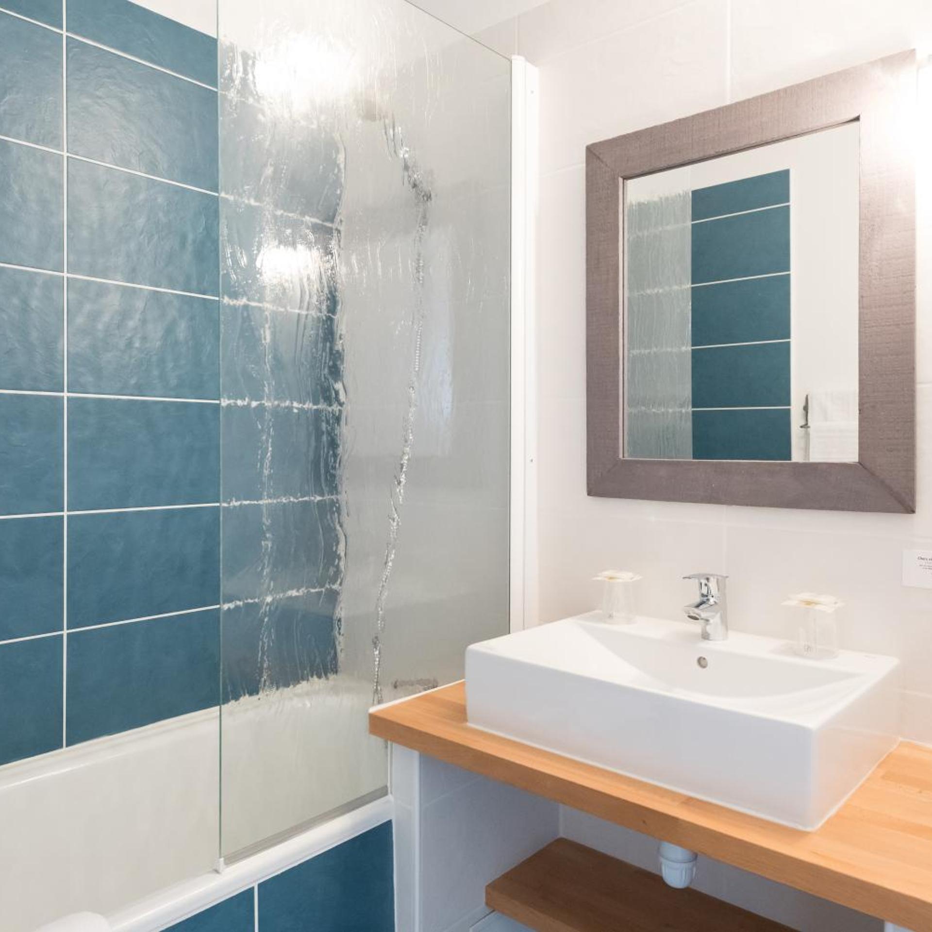 Latitude Ouest Hotel Restaurant Spa 49/50