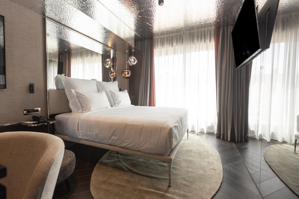 Suite, King Bed, Balcony