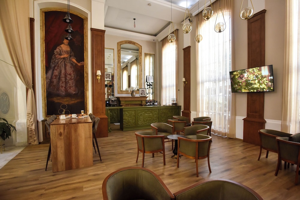 Plaza Camelinas Hotel 45/63