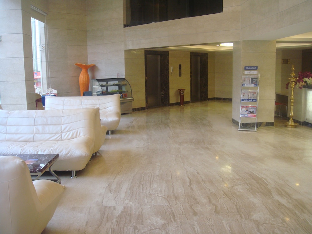 Hotel Chennai Le Palace 8/72