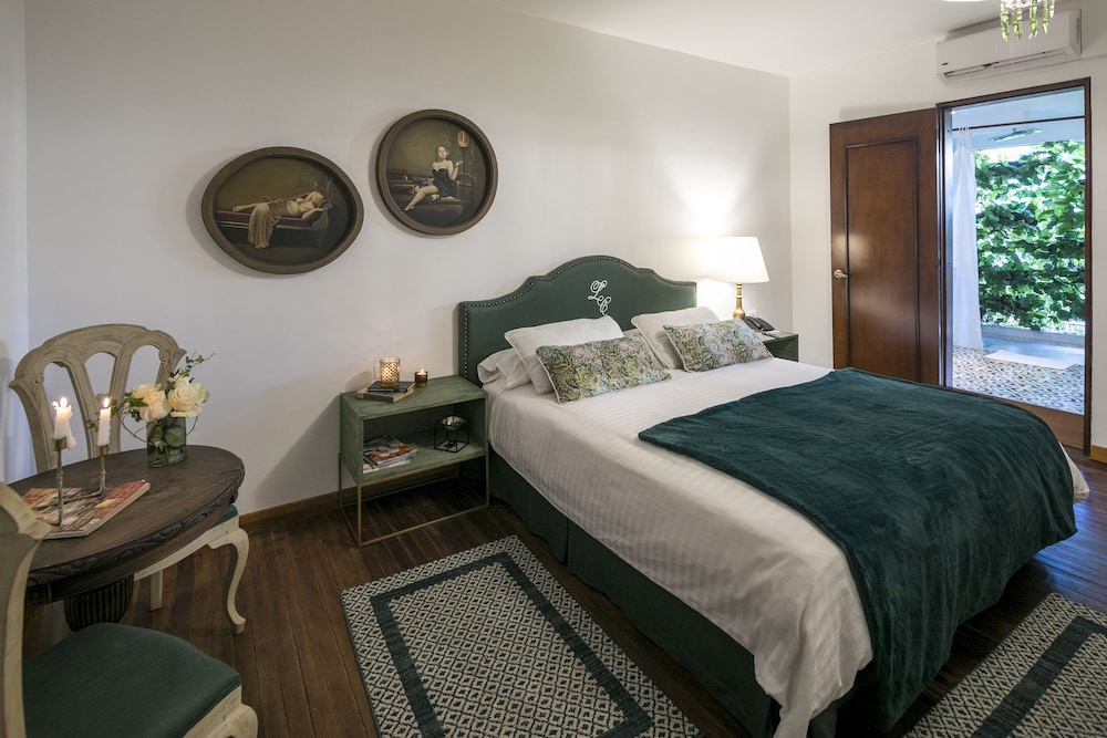 LECLERC HOTEL BOUTIQUE 30/70