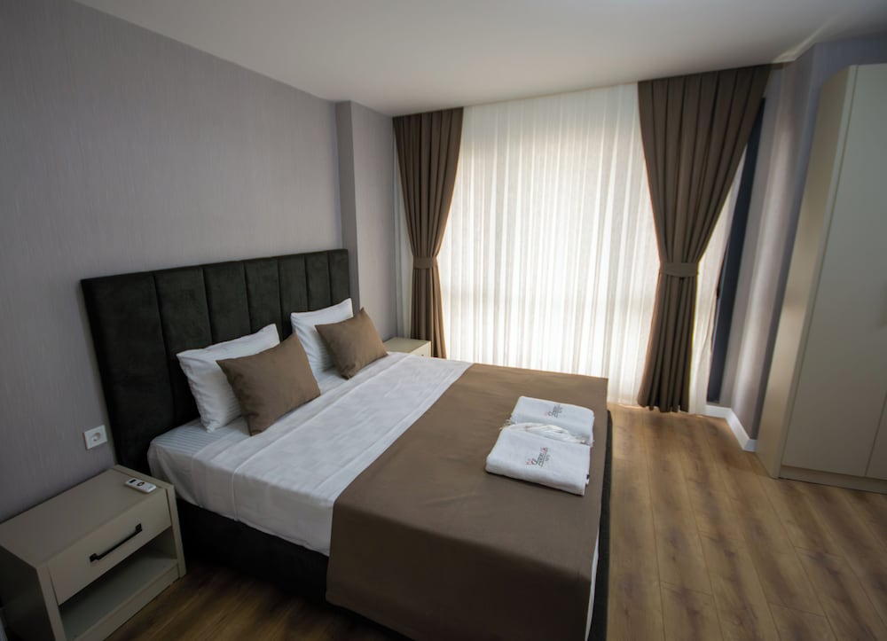 SUPERIOR, SUITE, CITY VIEW