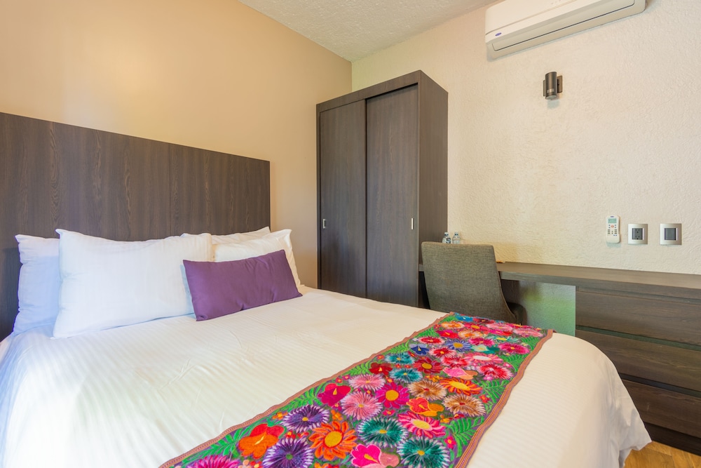 Hotel Flamingo Inn 23/67