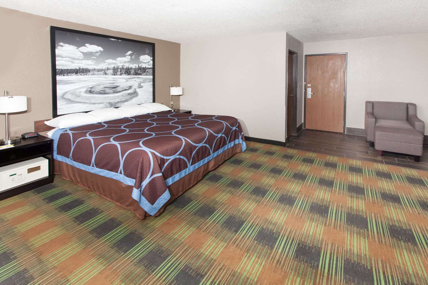 Super 8 By Wyndham Keokuk 4/21