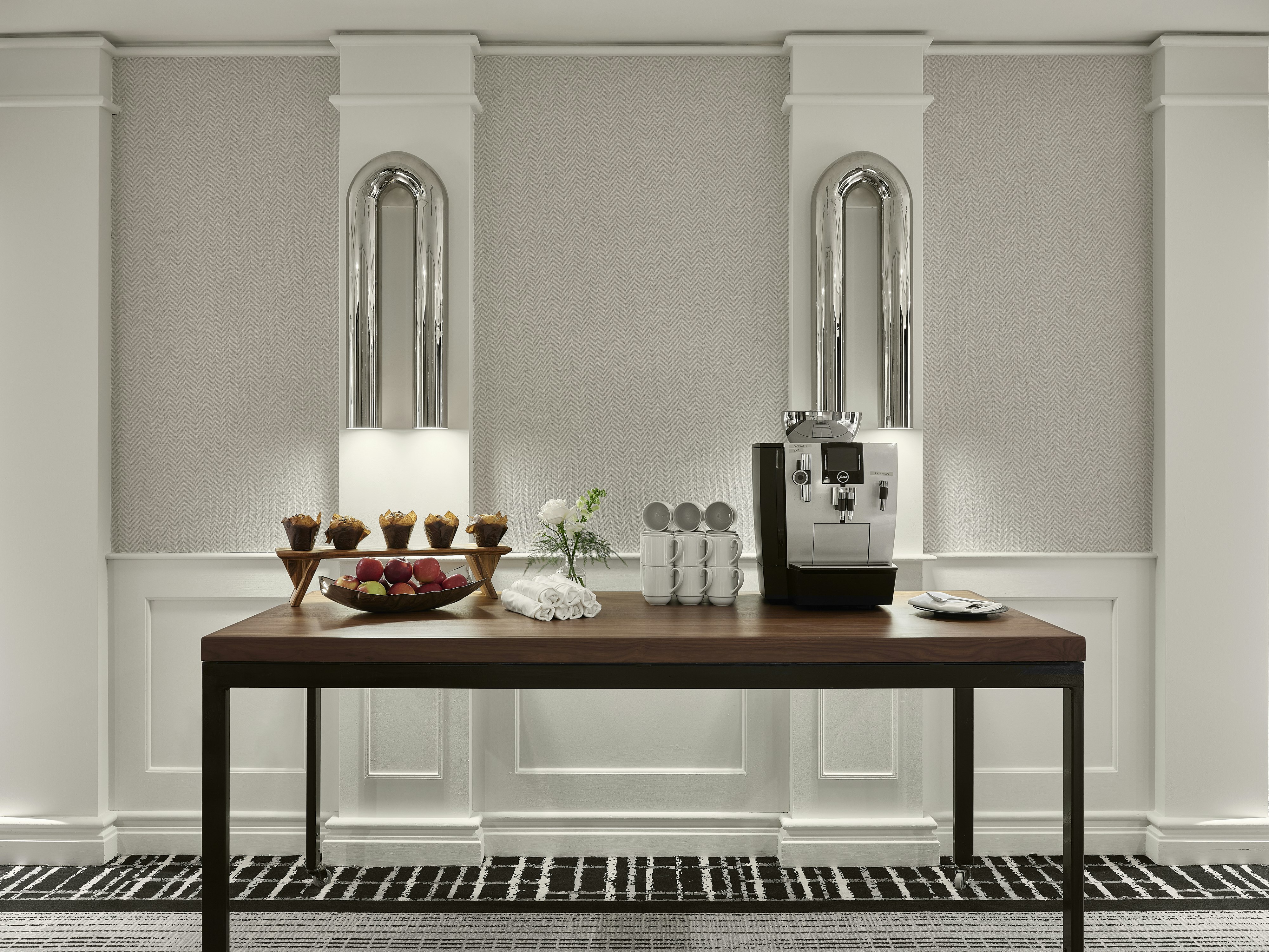 Vogue Hotel Montreal Downtown, Curio Collection by Hilton 49/50