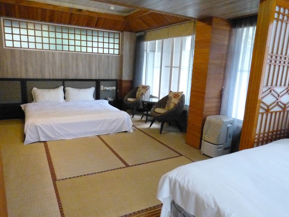Full Moon Spa 13/59