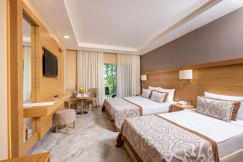 Belconti Resort Hotel 30/87