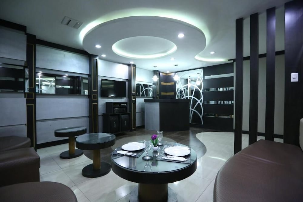 Victoria Court North Edsa 32/35