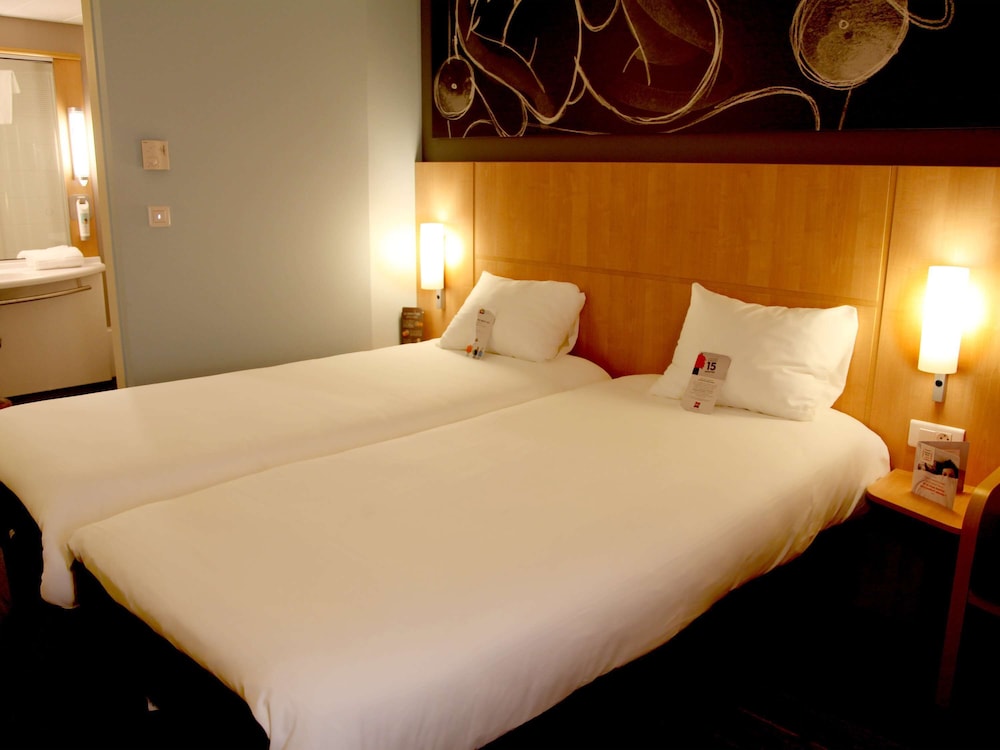 Ibis Les Herbiers 10/67