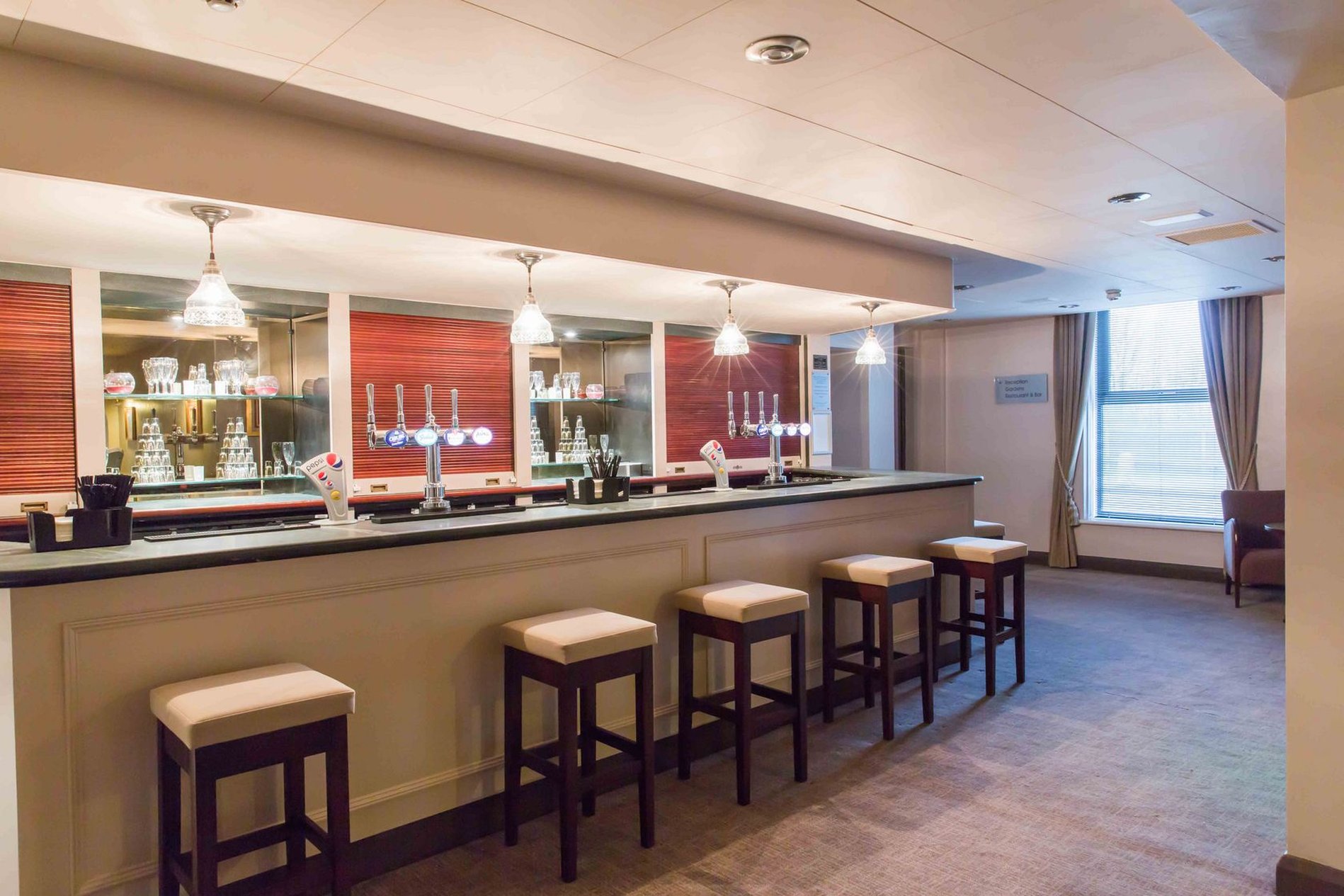 Hogs Back Hotel And Spa 20/26