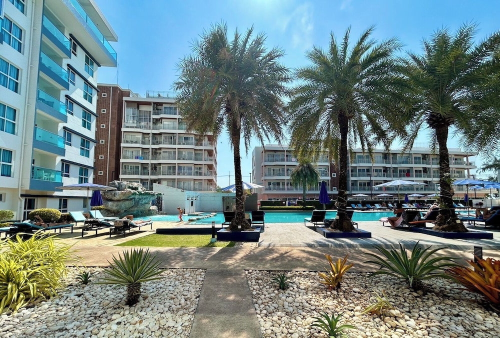 Grandblue Resort 68/70