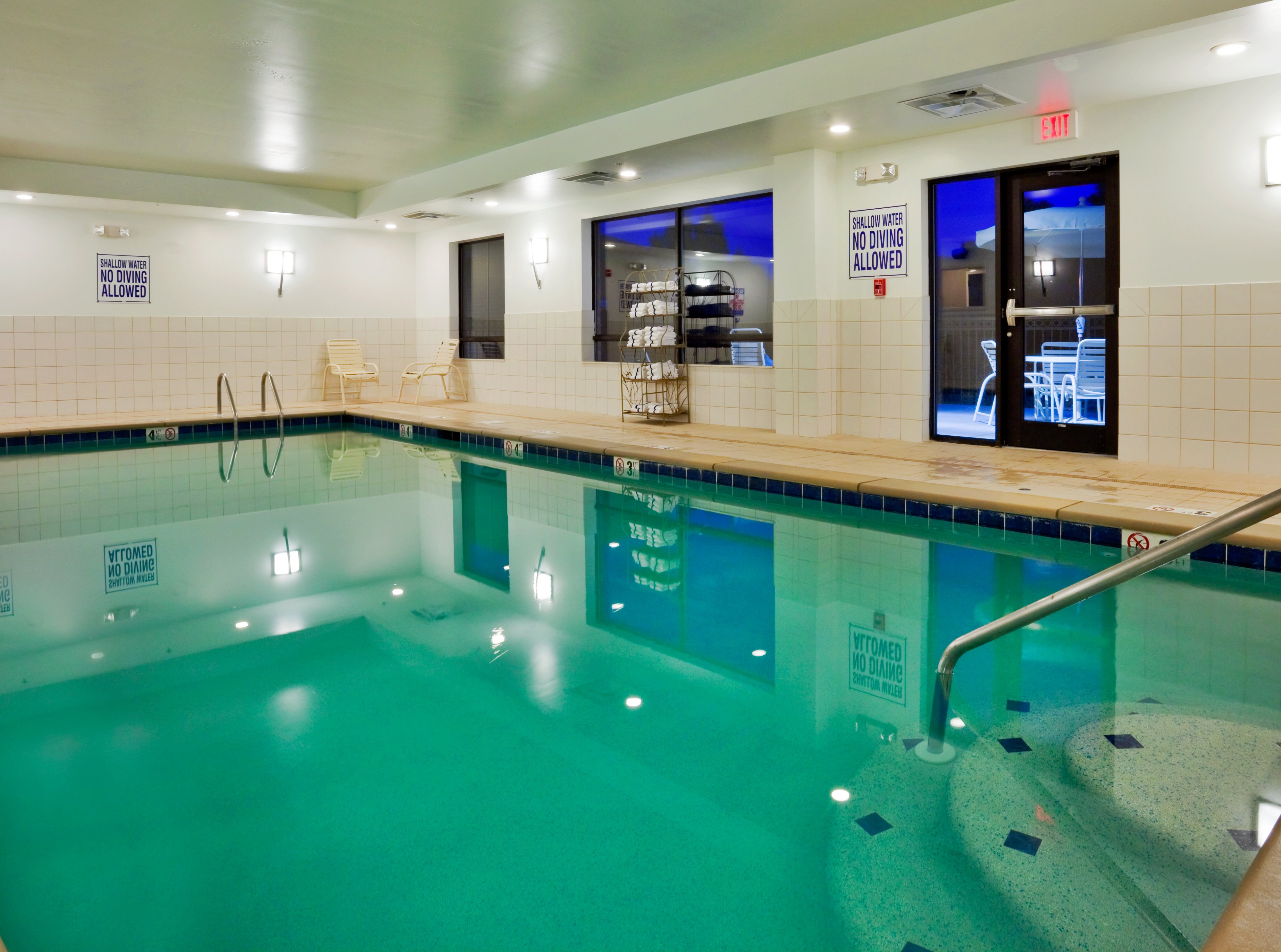 Holiday Inn Express Hotel Suites Kodak East Sevierville 40/64
