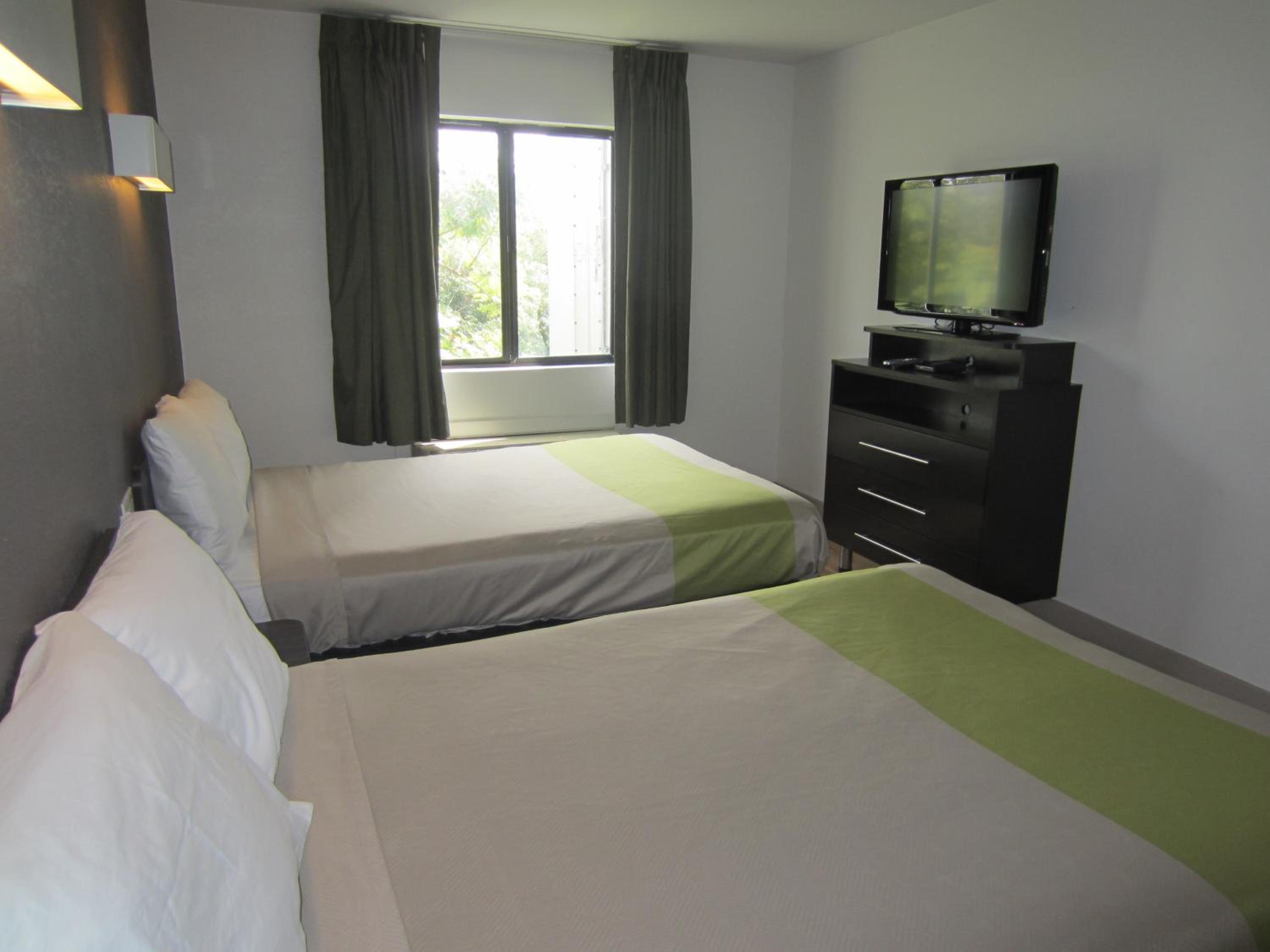 2 King Beds - Non-Smoking
