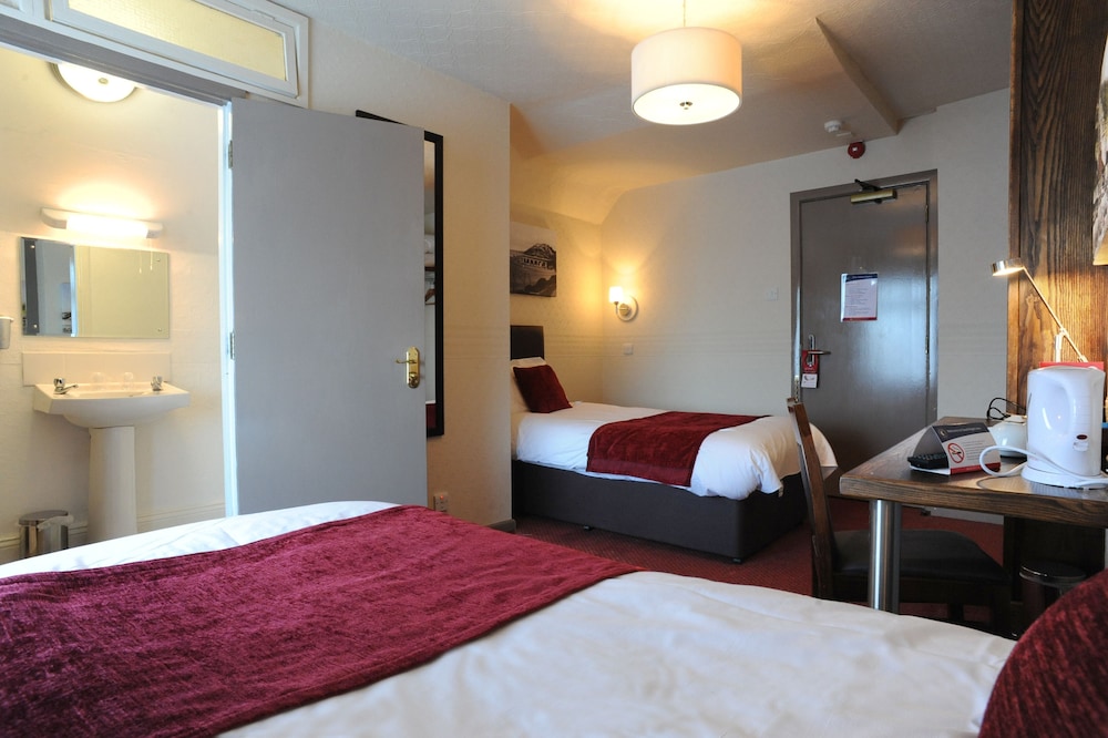 Spy Glass & Kettle Hotel 5/41