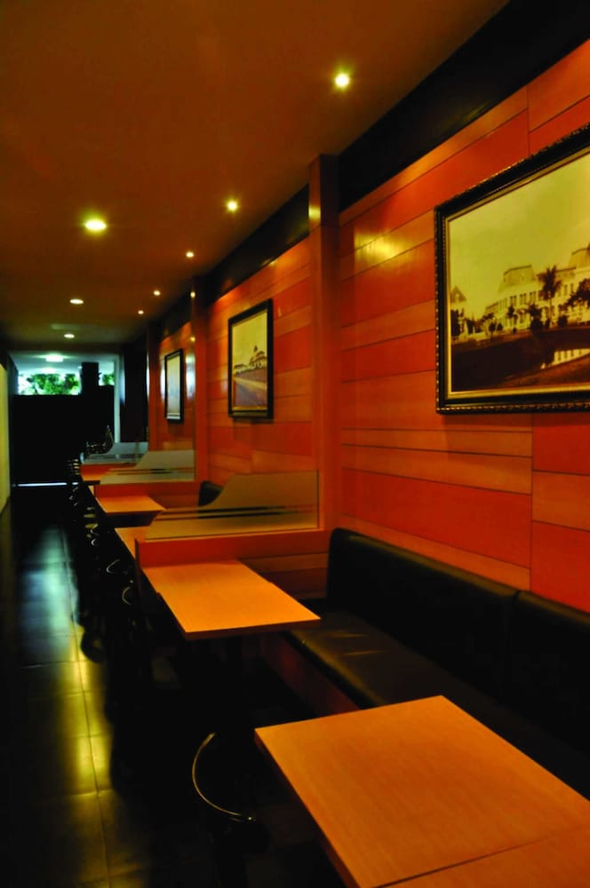 Oasis Siliwangi Sport Hotel 37/48