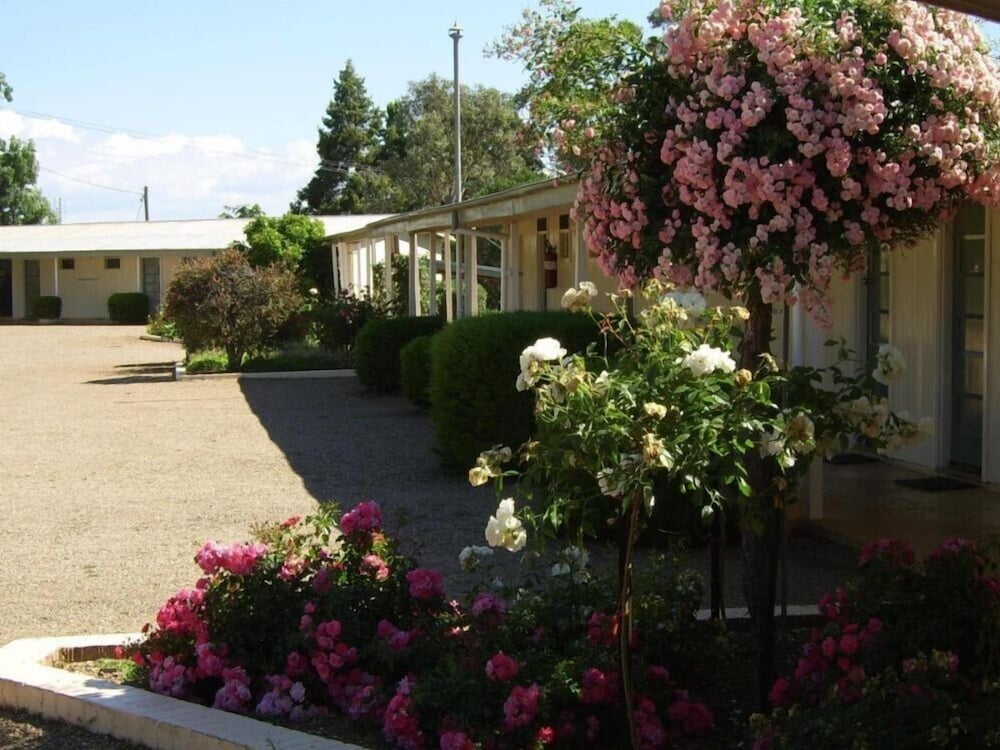 Garden Motor Inn 57/71
