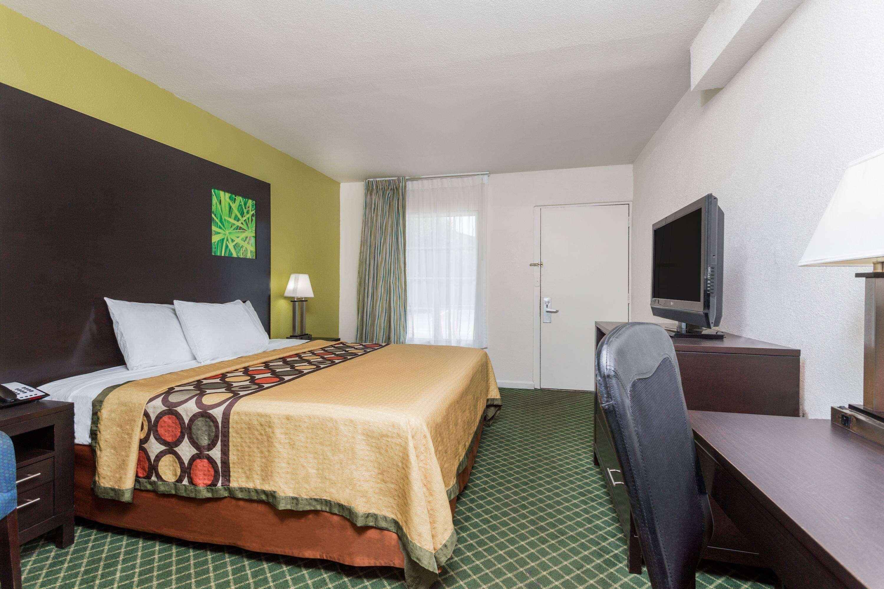 Room, King Bed, Garden View