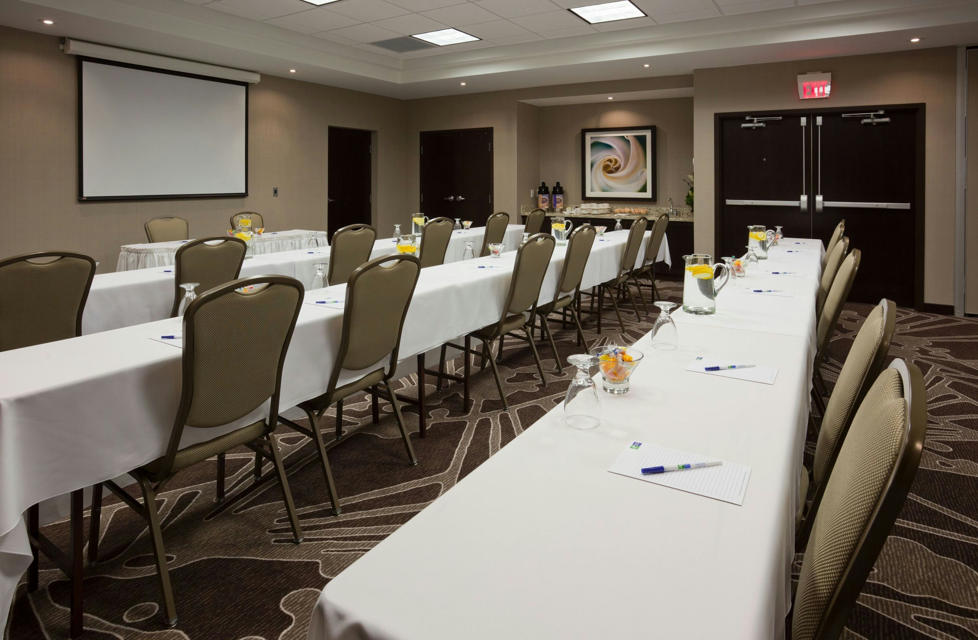 Holiday Inn Express Hotel & Suites New Liskeard 29/34
