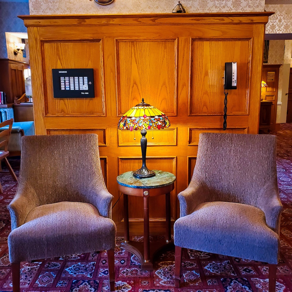 James Bay Inn Hotel Suites Cottage 57/74