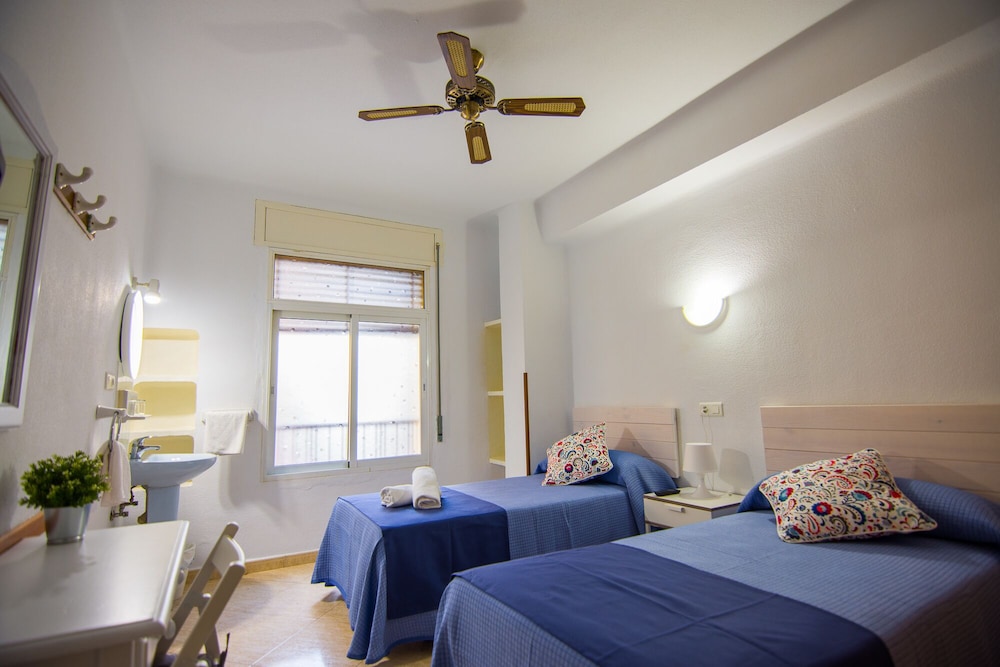 Hostal Guillot 8/18
