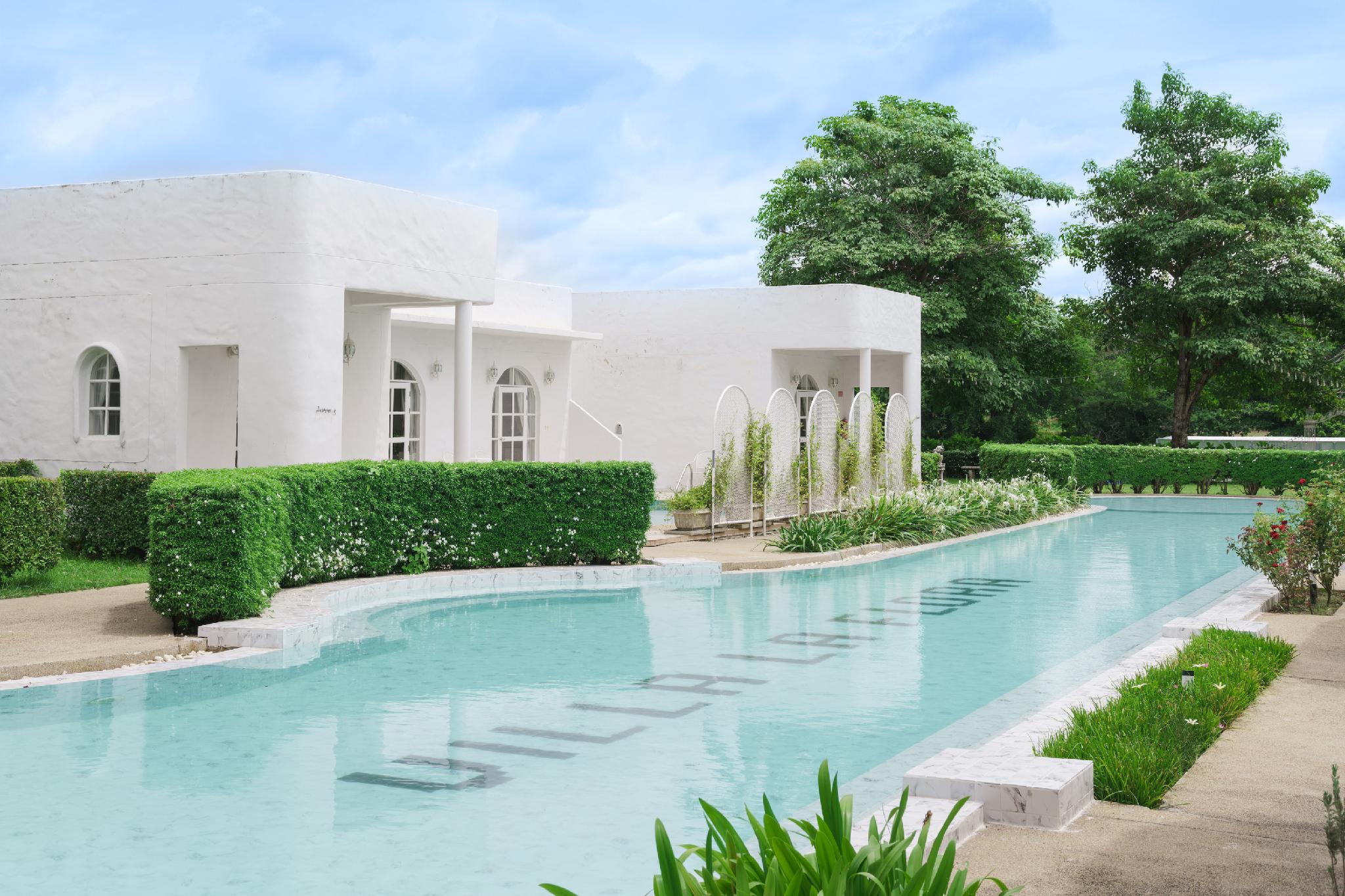 Room, Pool Access