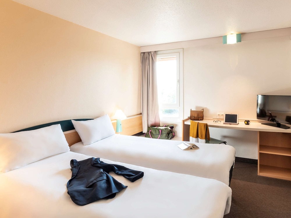 Standard, Twin Beds