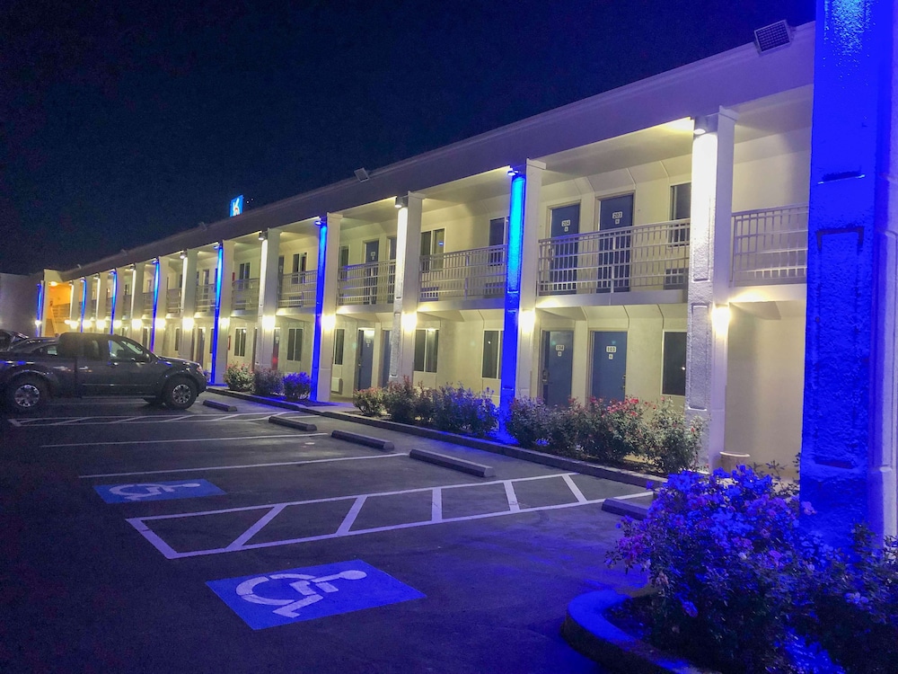 Motel6 Martinsburg, WV in MARTINSBURG - WV