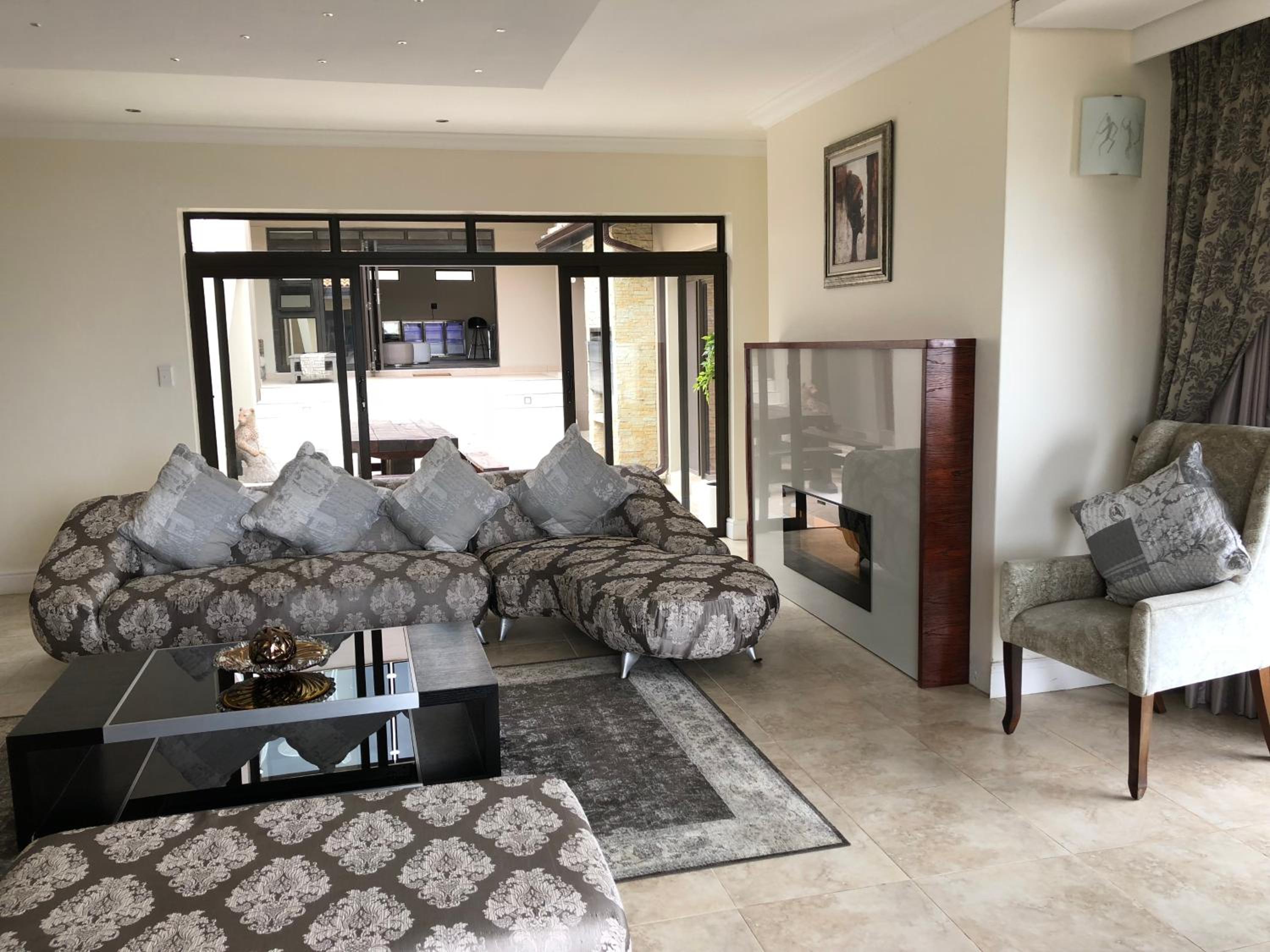 Coral Beach Bed & Breakfast 12/23