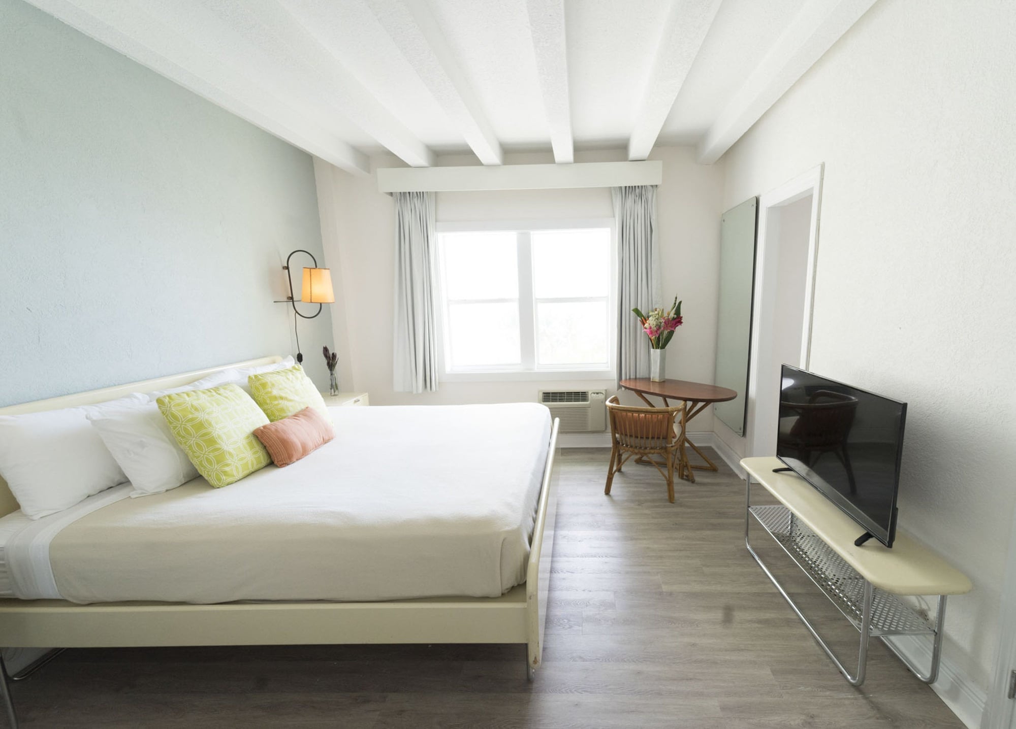 ROOM, KING BED