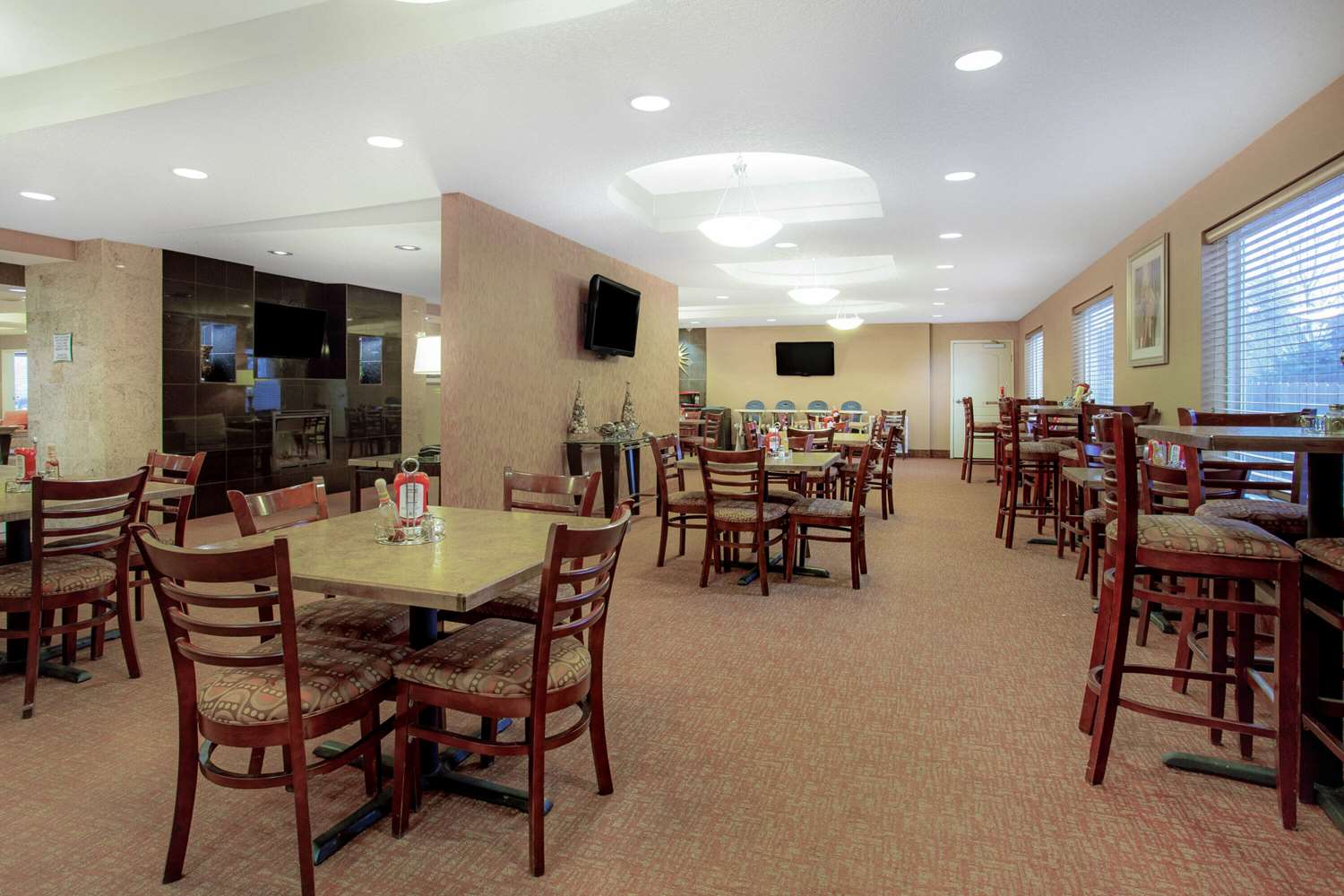 La Quinta Inn & Suites by Wyndham Bismarck 48/62