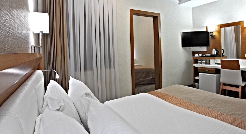 Selcuk Hotel Sems I Tebrizi 26/93