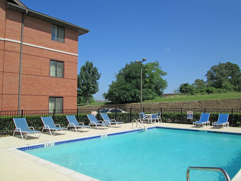 Hawthorn Extended Stay by Wyndham Bedford / Dallas 43/49