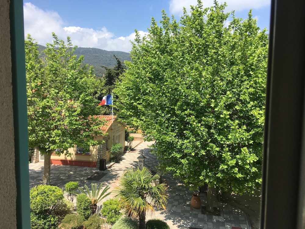 Grand Hotel Moriaz 30/33