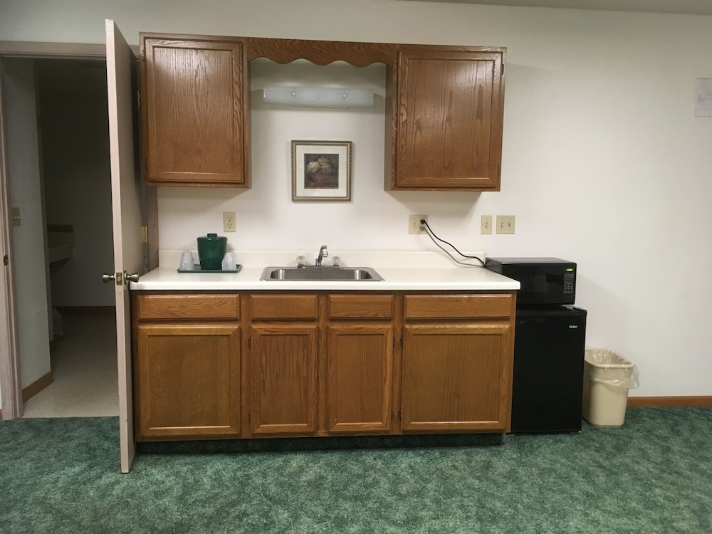 Value Host Motor Inn 4/23