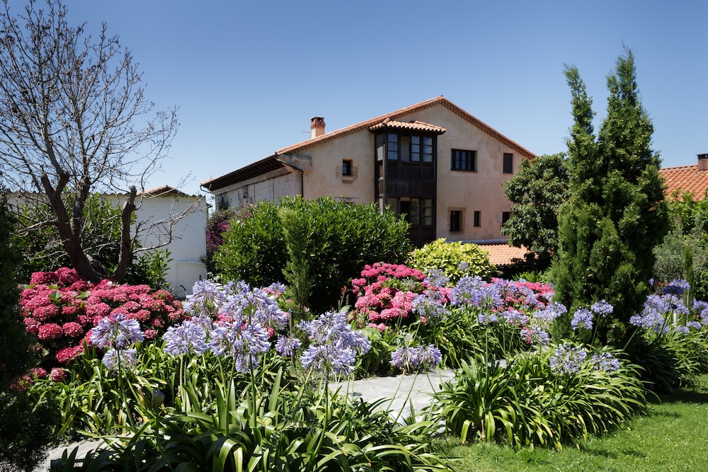Casona Las Cinco Calderas 33/35