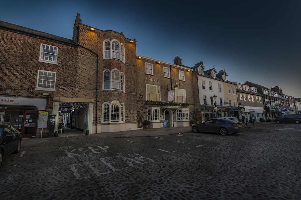 The Golden Fleece Hotel 41/50