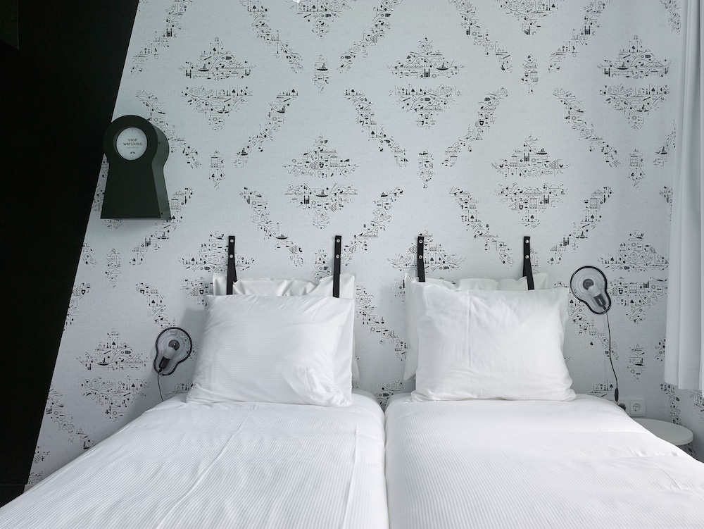 Kaboom Hotel 27/38