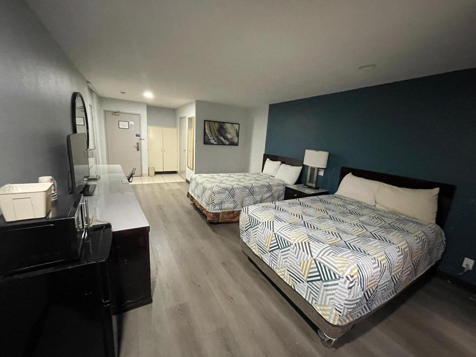 غرفة كلاسيكية رباعية، Portside Inn & Suites 2/10