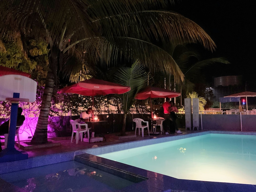 Woodpecker Resort 45/48