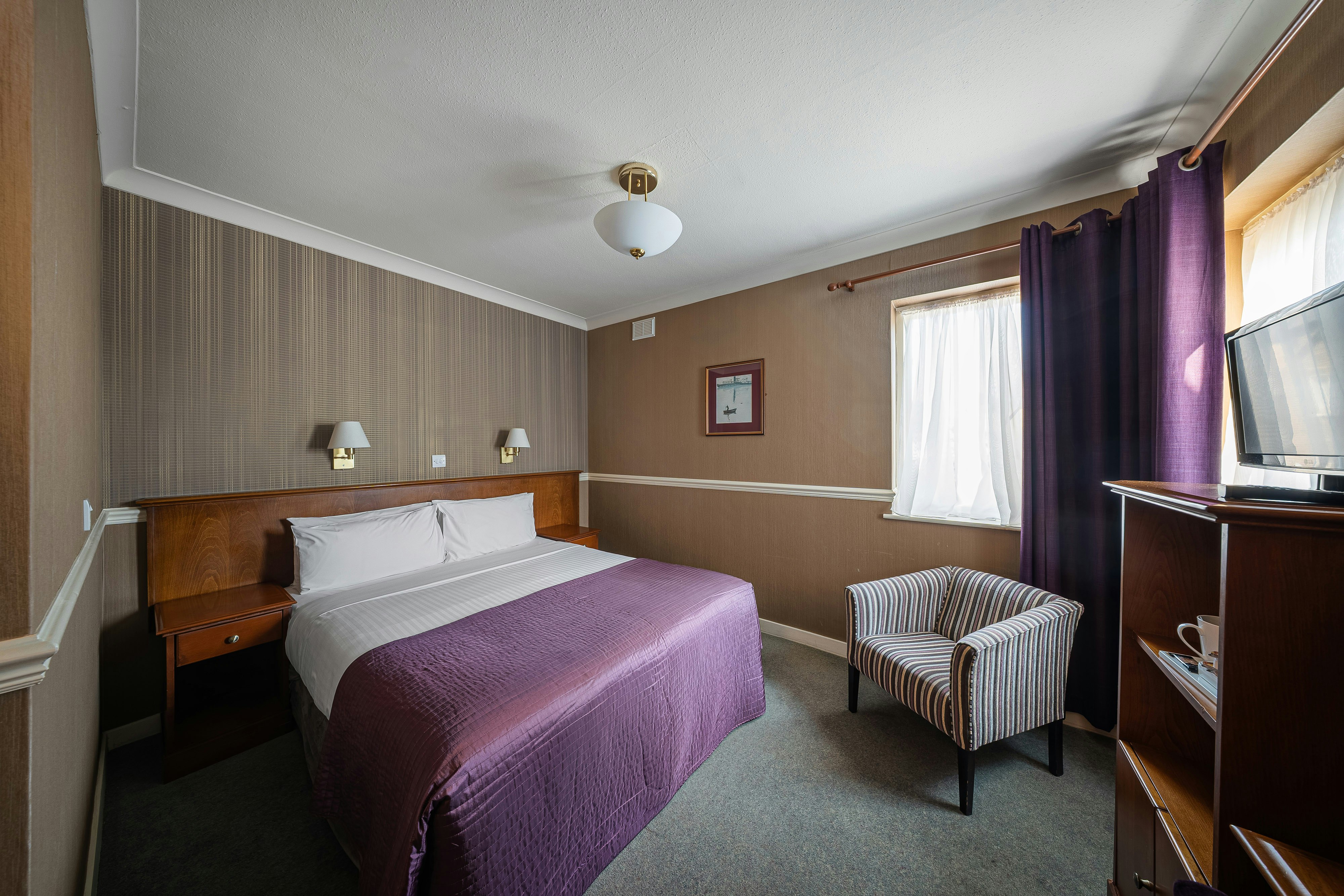 THE CLARENDON HOTEL 20/50