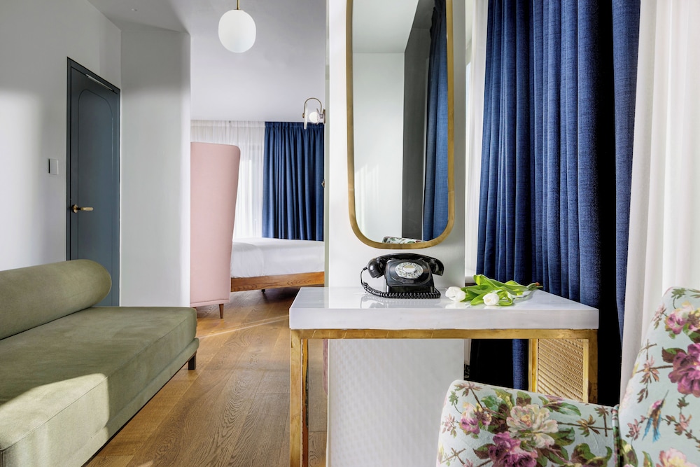 Gatsby Athens Hotel 43/69