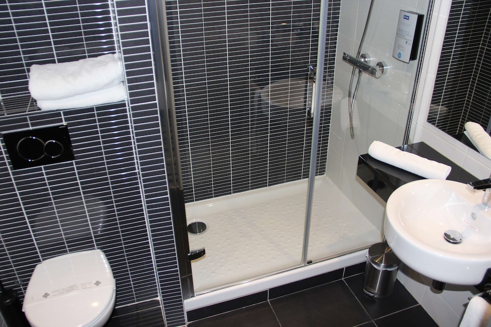 Hotel Kyriad Saint Quentin En Yvelines - Montigny 48/58