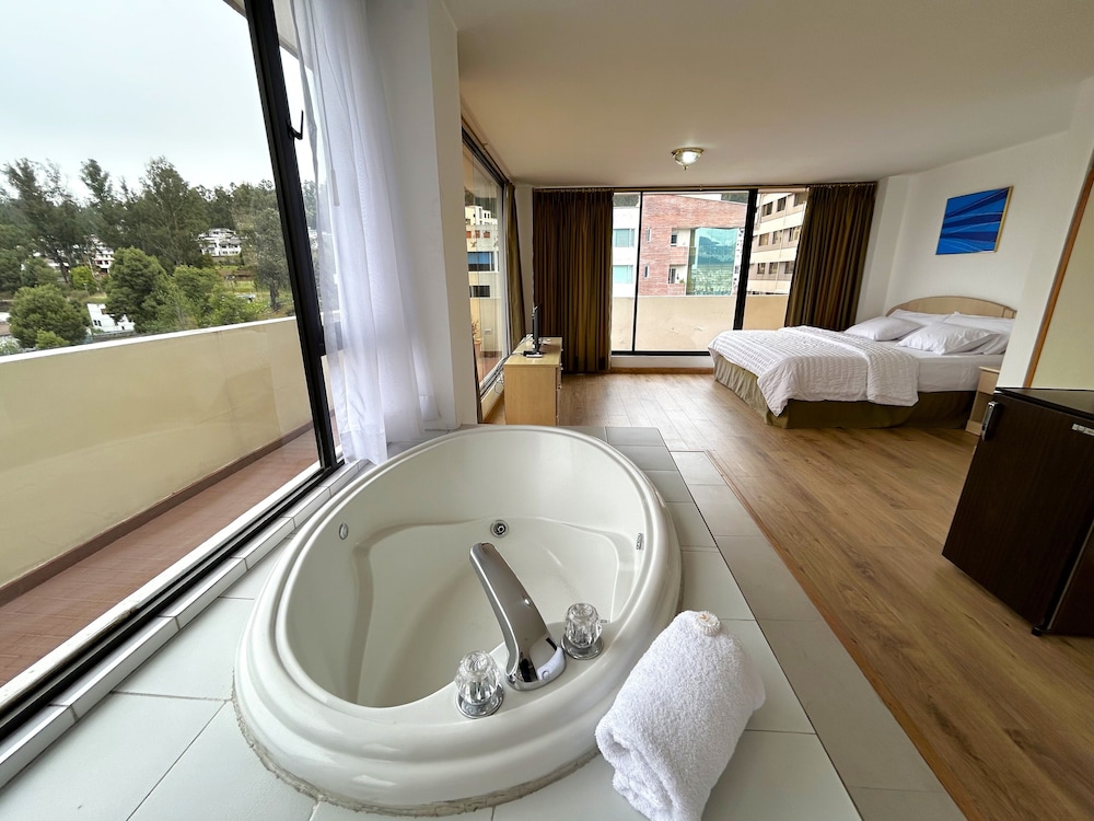 Stanford Suites 68/69